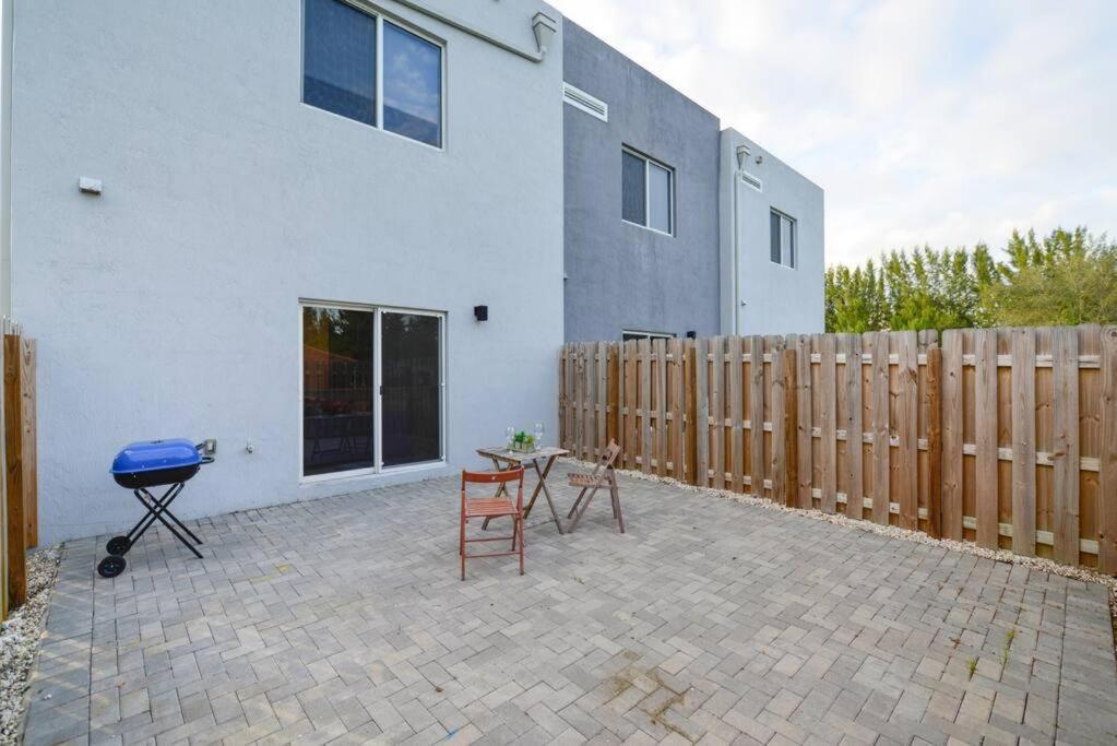 Amazing Town House 15 Min From The Beach Wfree Parking Villa Miami Dış mekan fotoğraf